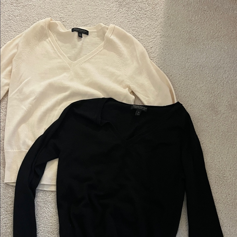 Women's V-Neck Sweater Set - Black and Cream